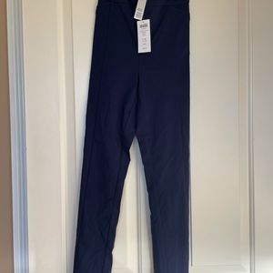 Chicos’s Slimming  Navy pull On Pants 1.5 Short. Equivalent Sz Med 8-10 Slim Leg